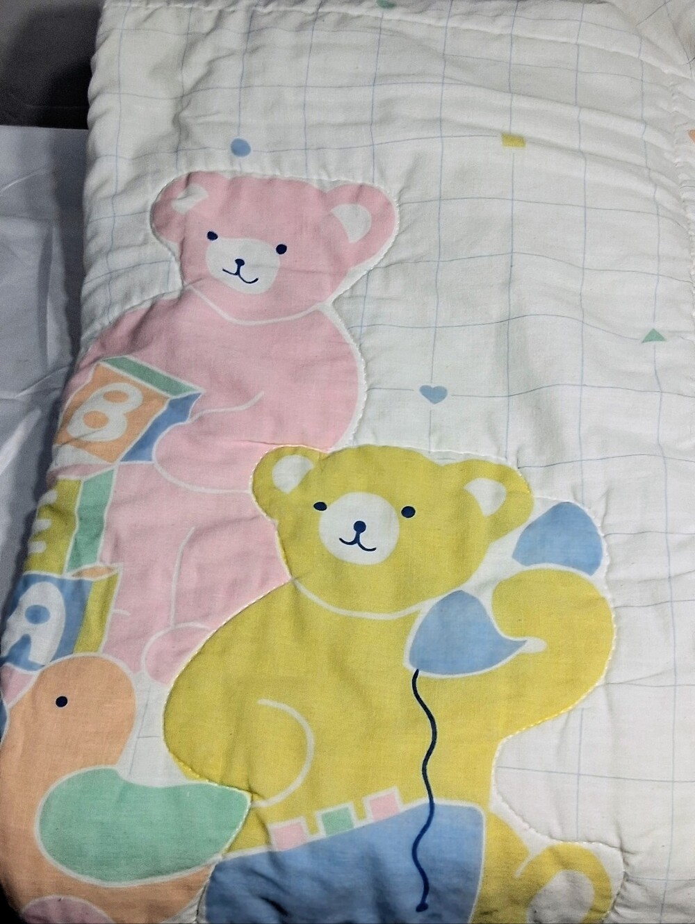 Vintage 1980's Curity 40" X 32" "Baby Bears" Pastel Quilted Crib Blanket